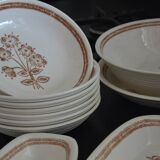 Set of soup plates, dishes and flower-patterned soup tureen