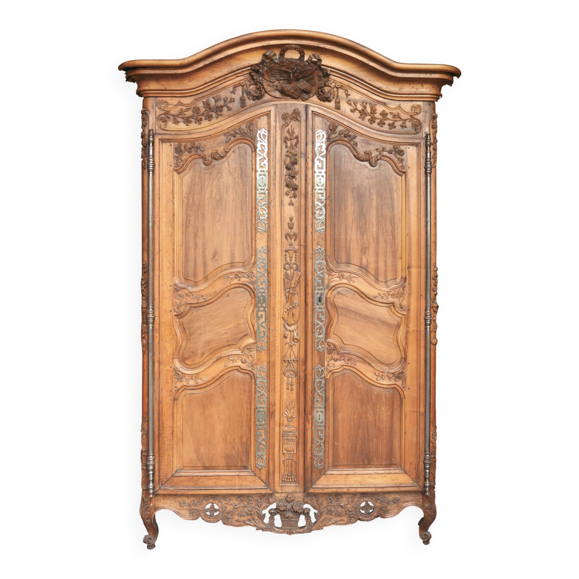 18th Century Provençal Wedding Armoire in Walnut