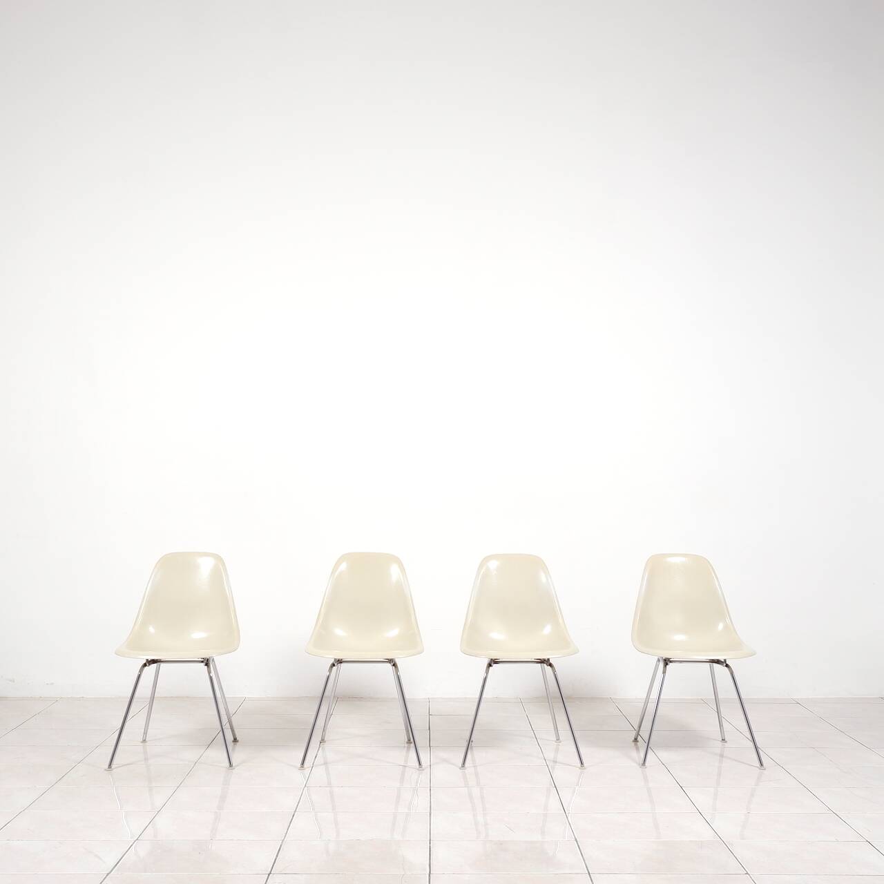 Ensemble de 4 chaises Eames en fibre de verre avec base en H pour Fehlbaum par Herman Miller
