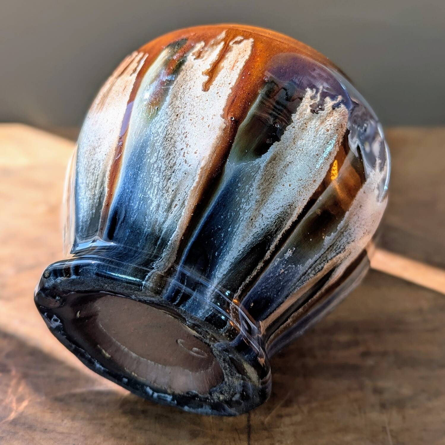 Vase vintage en grès émaillé, marron et bleu gris, décor à coulures