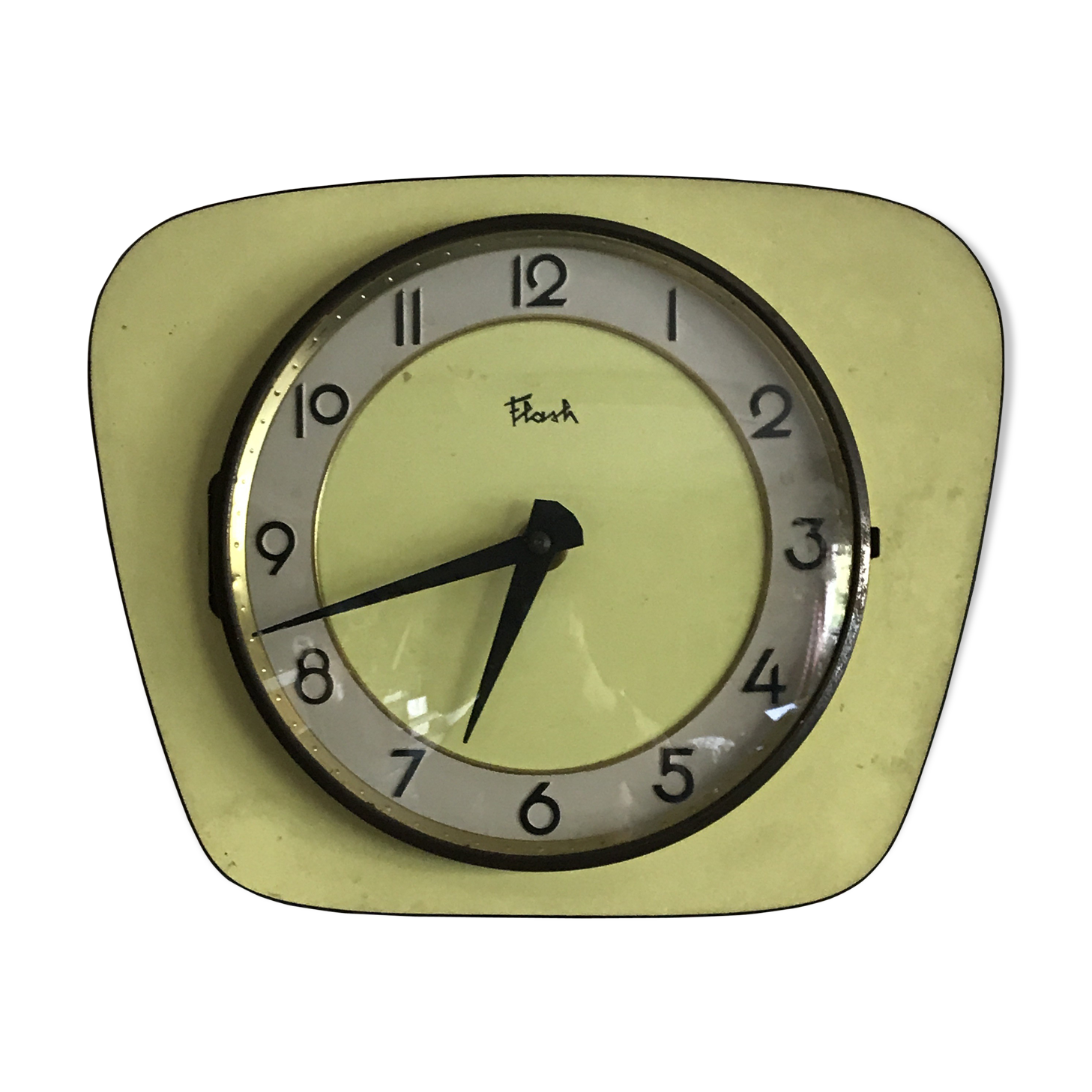 Yellow vintage formica flash clock