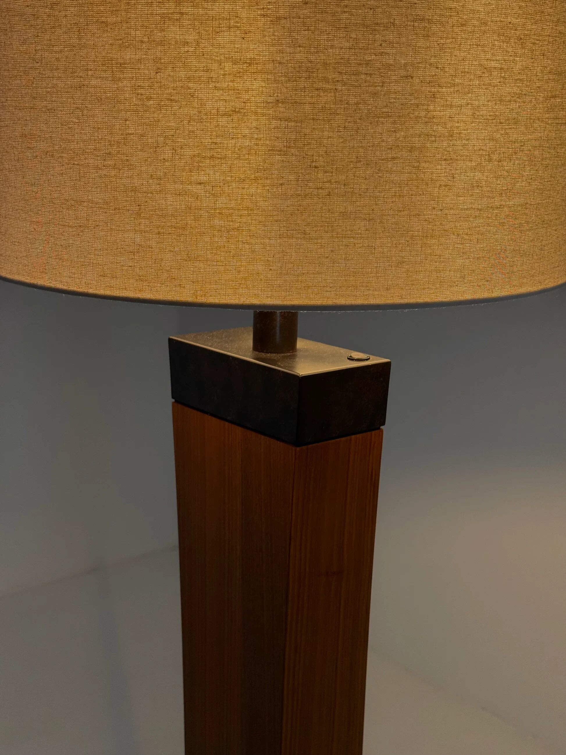 Lampe de sol en teck des années 50 italienne