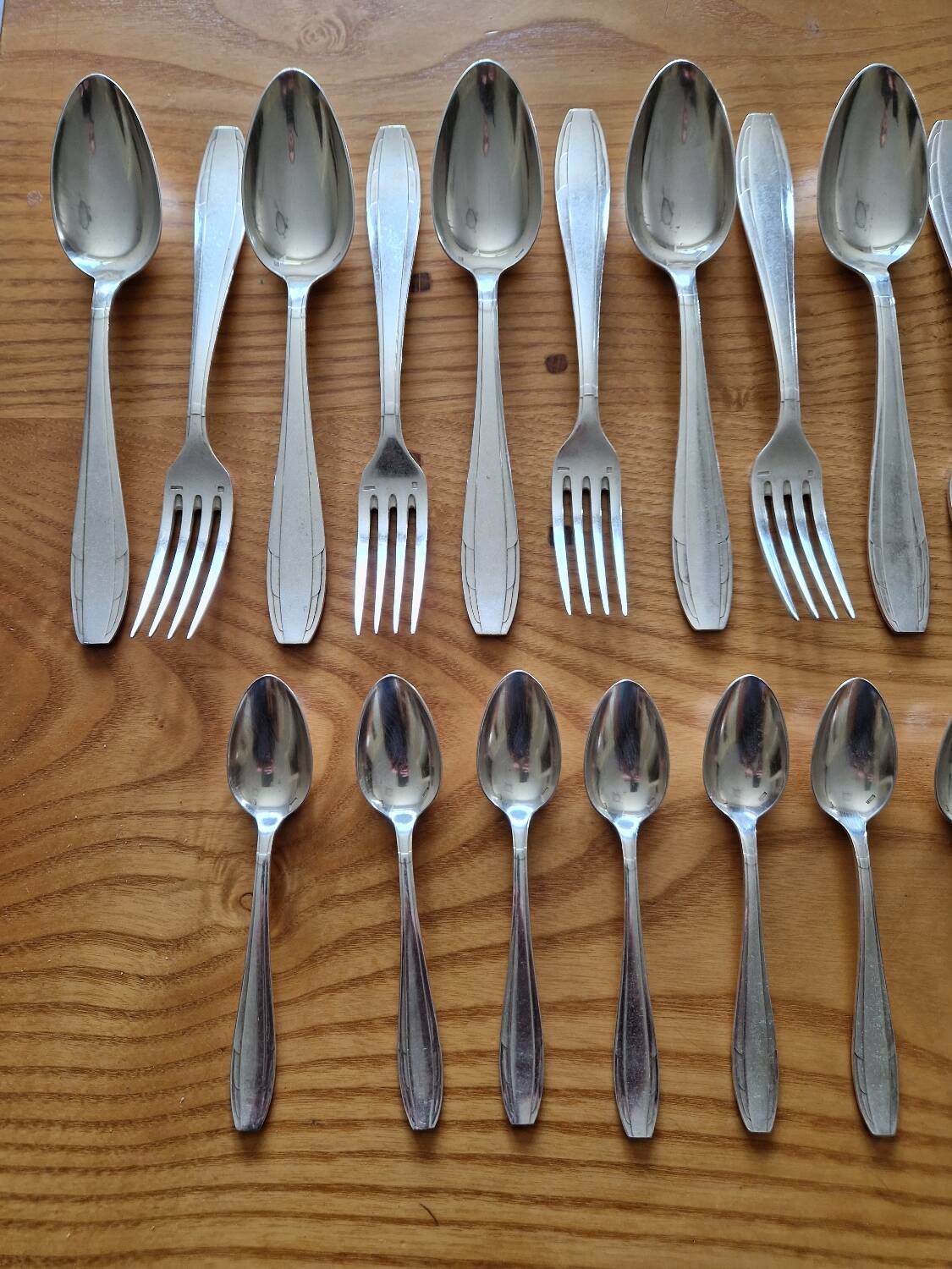 Apollo 12-piece silver-plated cutlery set