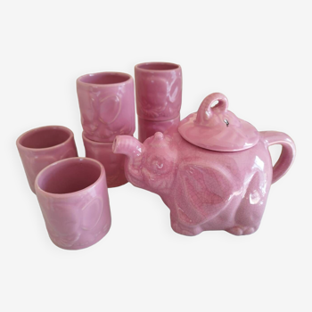 Elephant teapot and its cups
