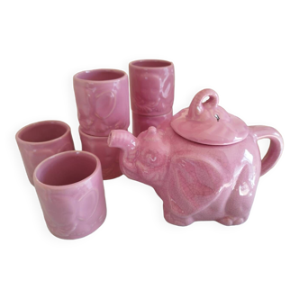 Elephant teapot and its cups