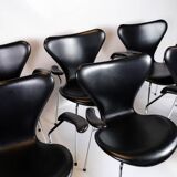 Seven Chair With Arms Model 3207 Made In Black Leather By Arne Jacobsen For Fritz Hansen