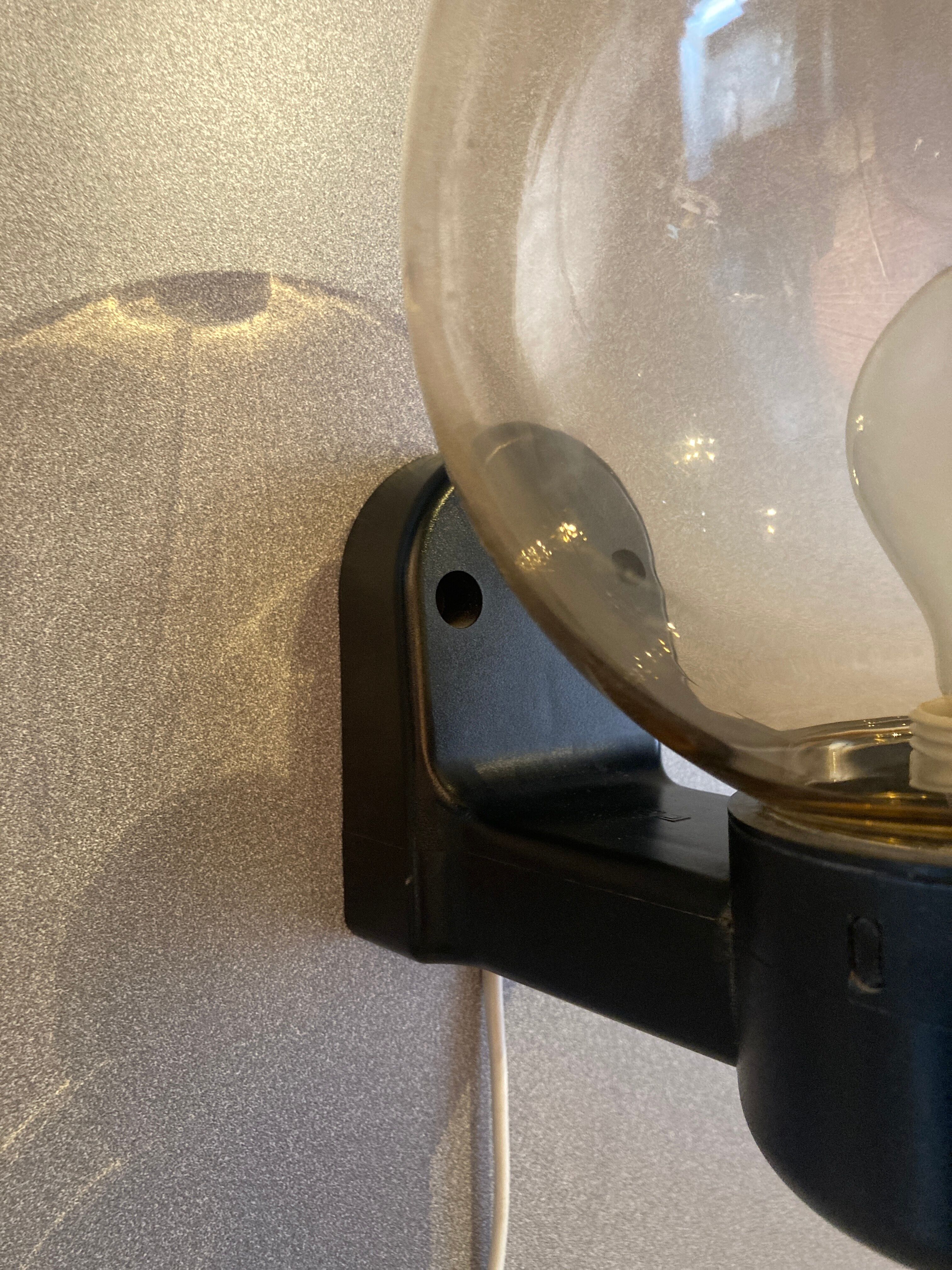 Outdoor wall lamp