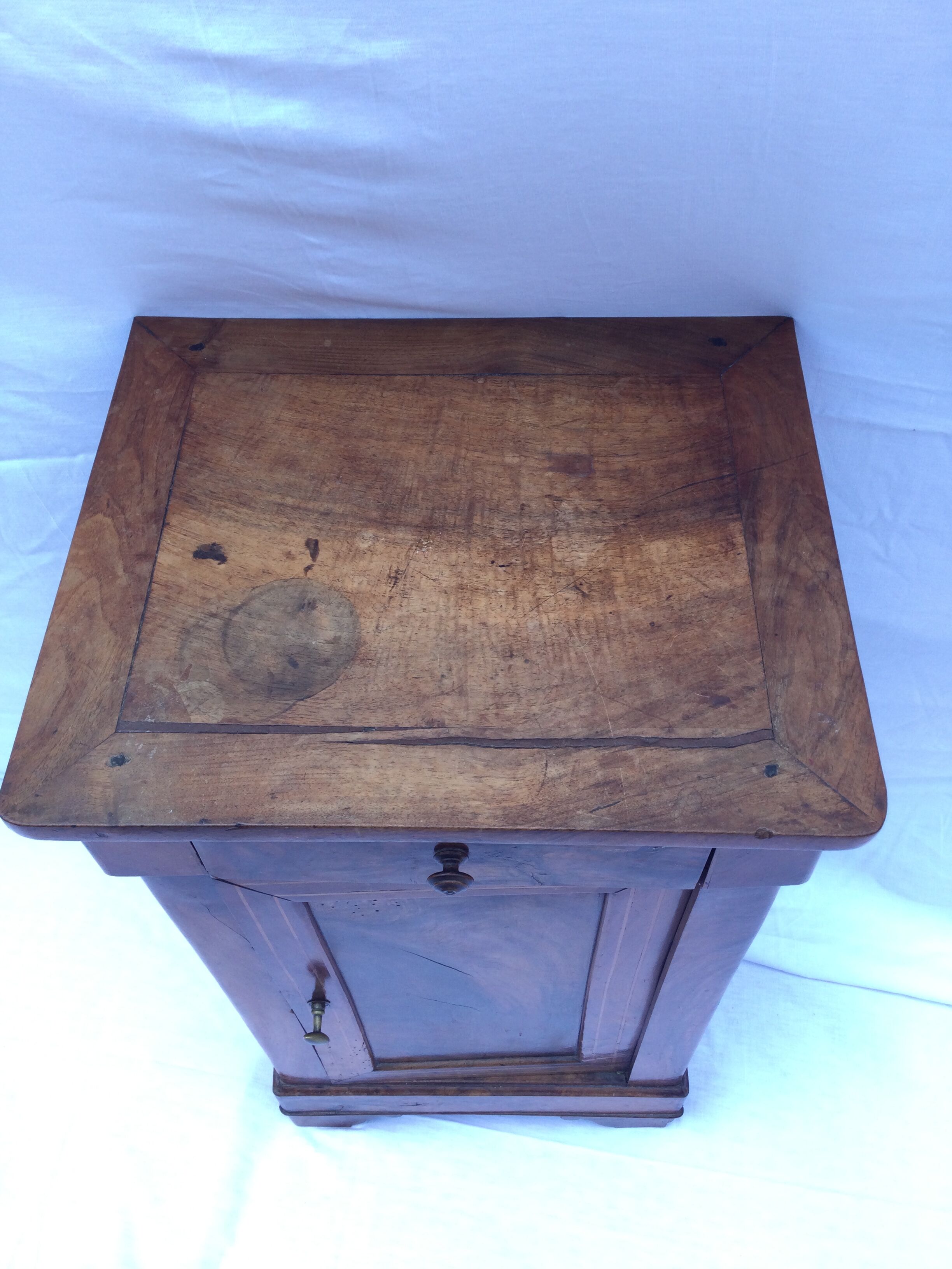 Table de nuit de style louis philippe