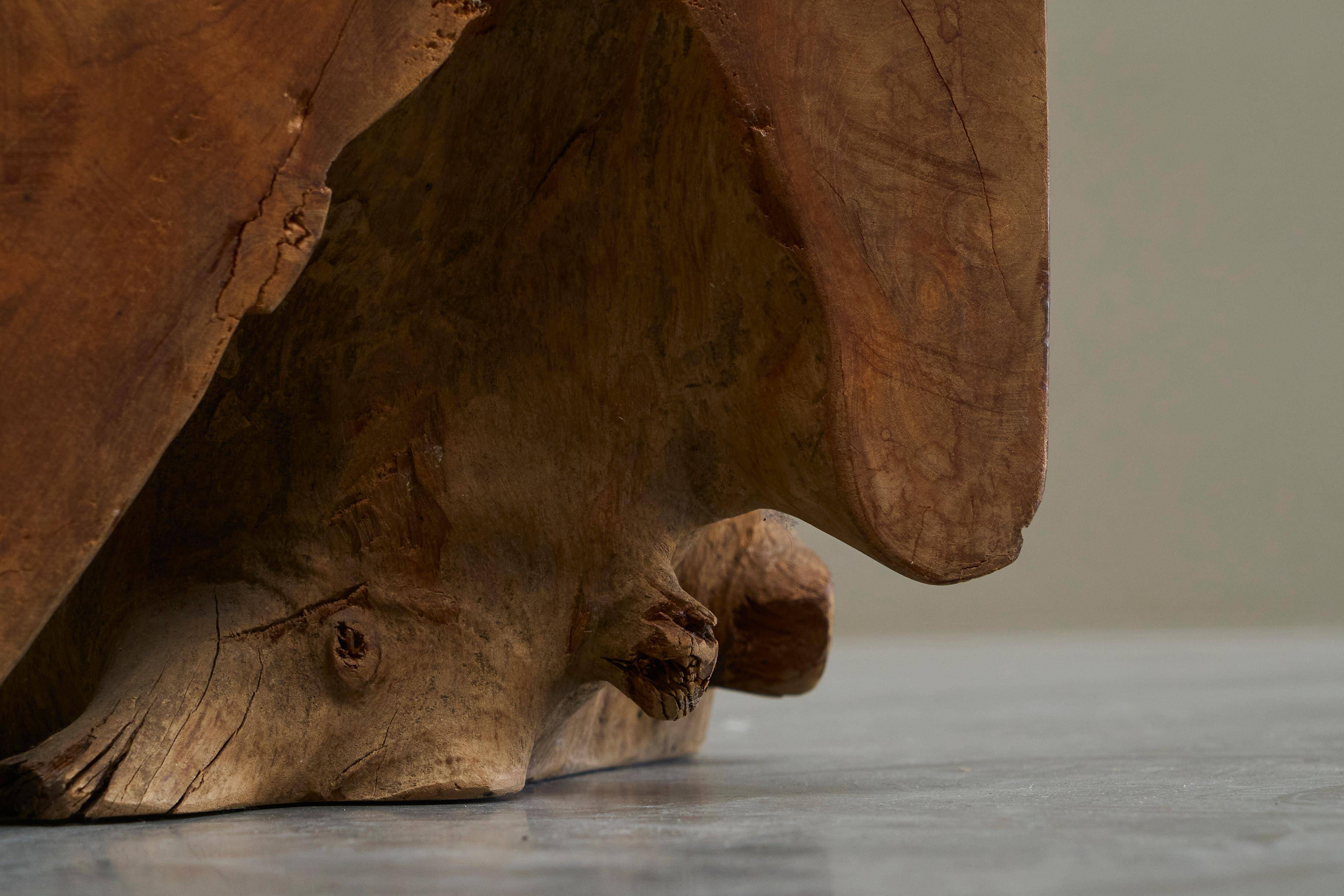 Table d'appoint sculpturale en bois d'orme massif 1970s