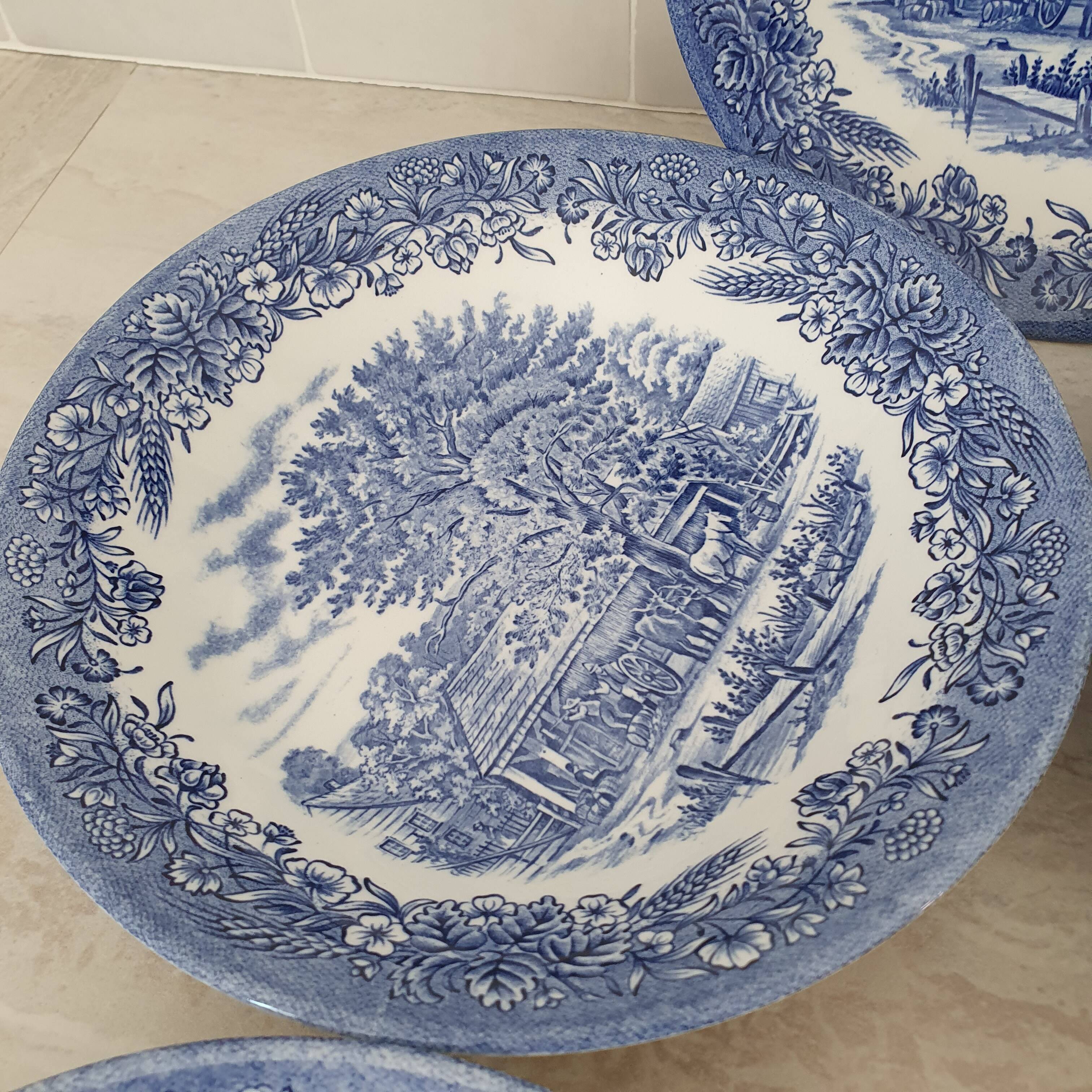 Churchill / Deep plates in English porcelain