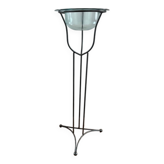 Basin on wrought iron support