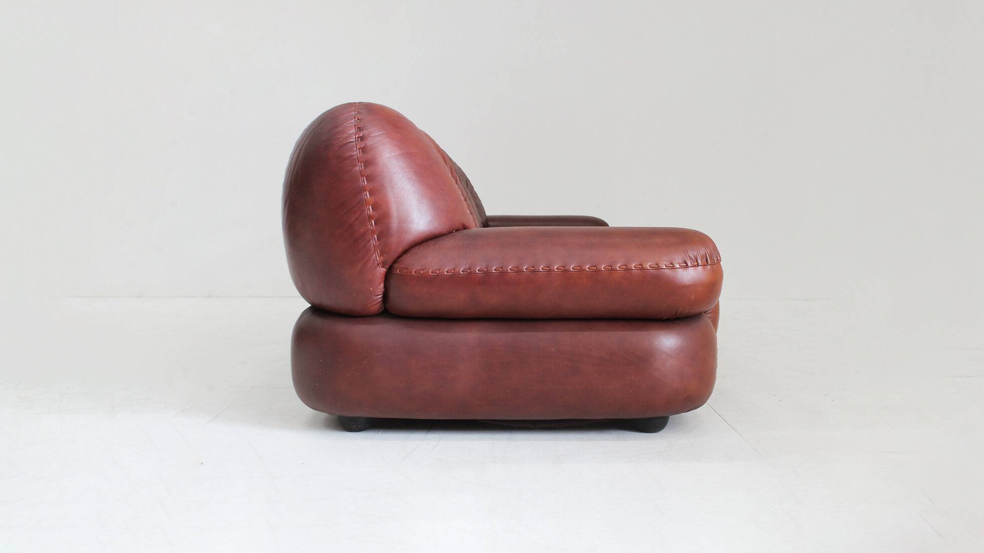 Vintage Sapporo Italian leather sofa Mobil Girgi 1970s