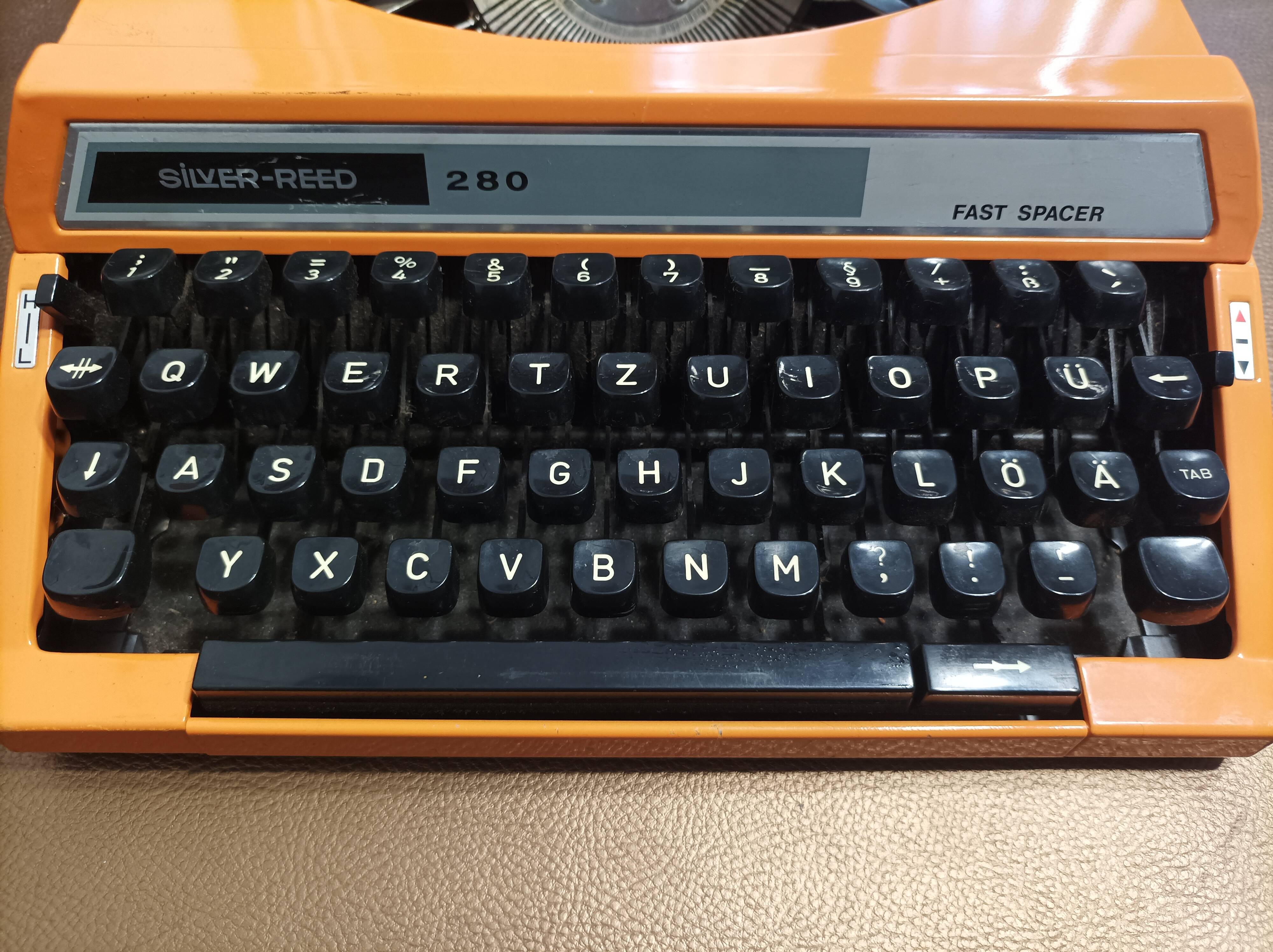 Machine à écrire silver reed 280 fast spacer orange qwertz