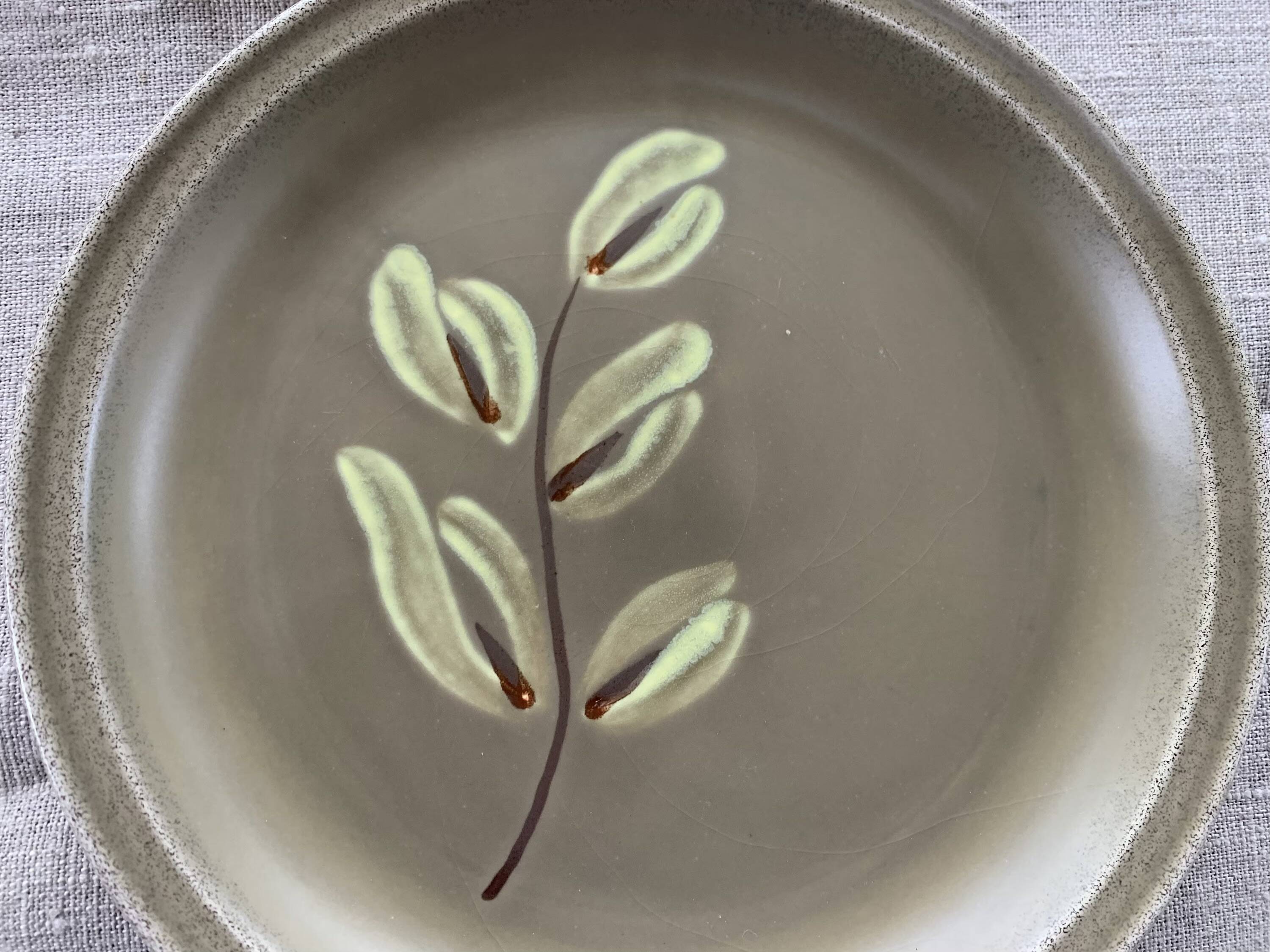 6 petites assiettes a dessert peintes a la main, Atelier du Revernay,