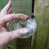 Anciens verres à vin à pied en cristal gravés  ensemble de 7