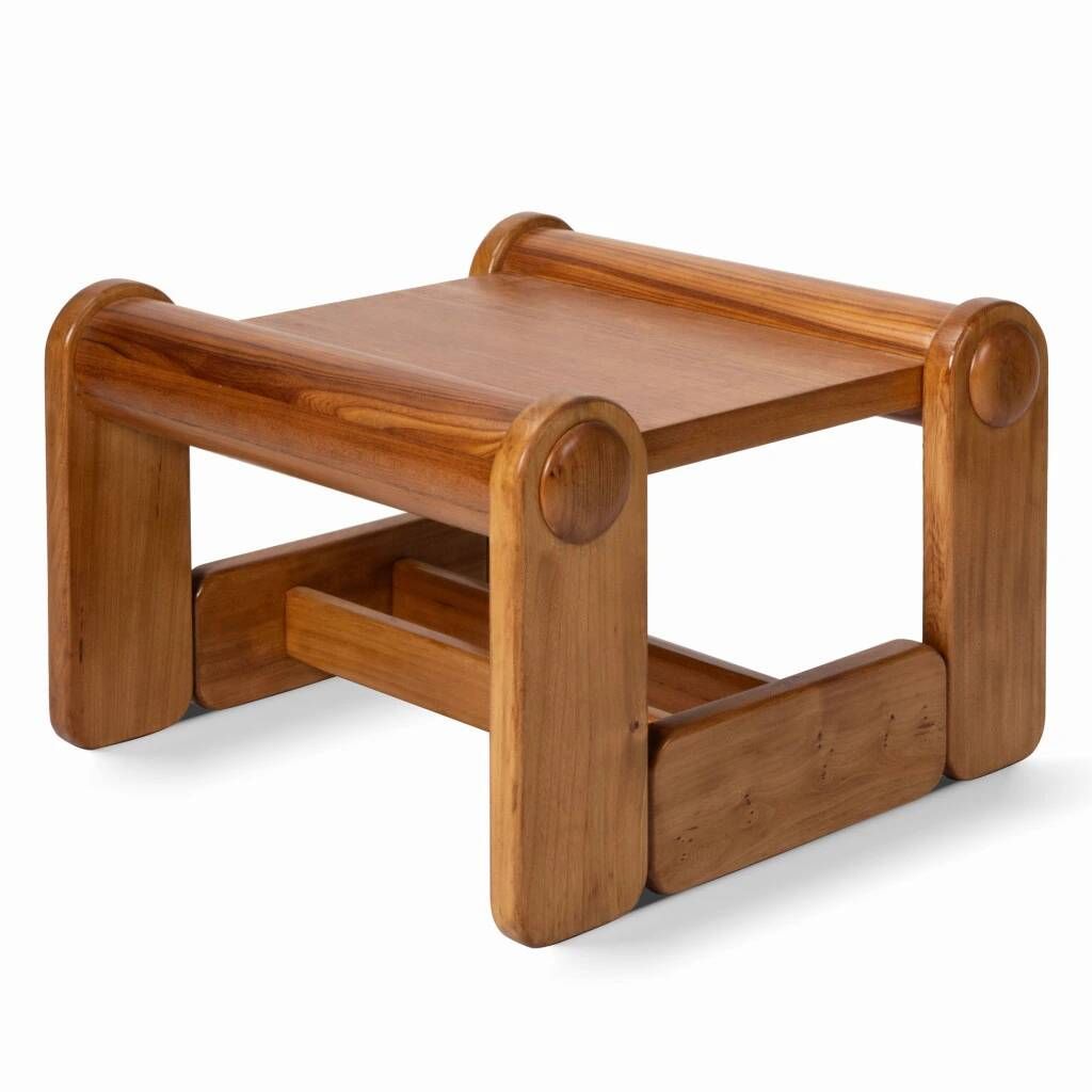 Table basse en bois avec un design géométrique