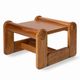 Table basse en bois avec un design géométrique