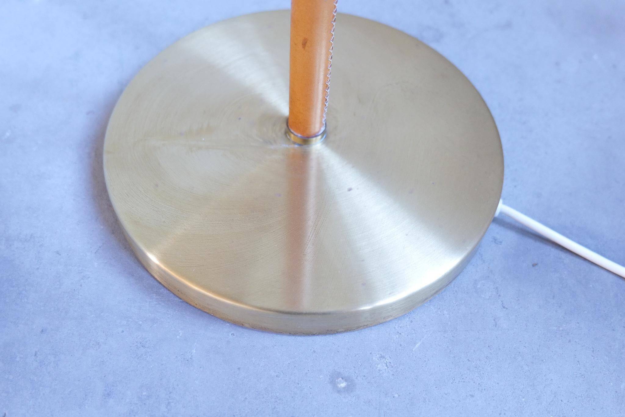 Modern mid-century brass and leather floor lamp Atelje Lyktan, Sweden