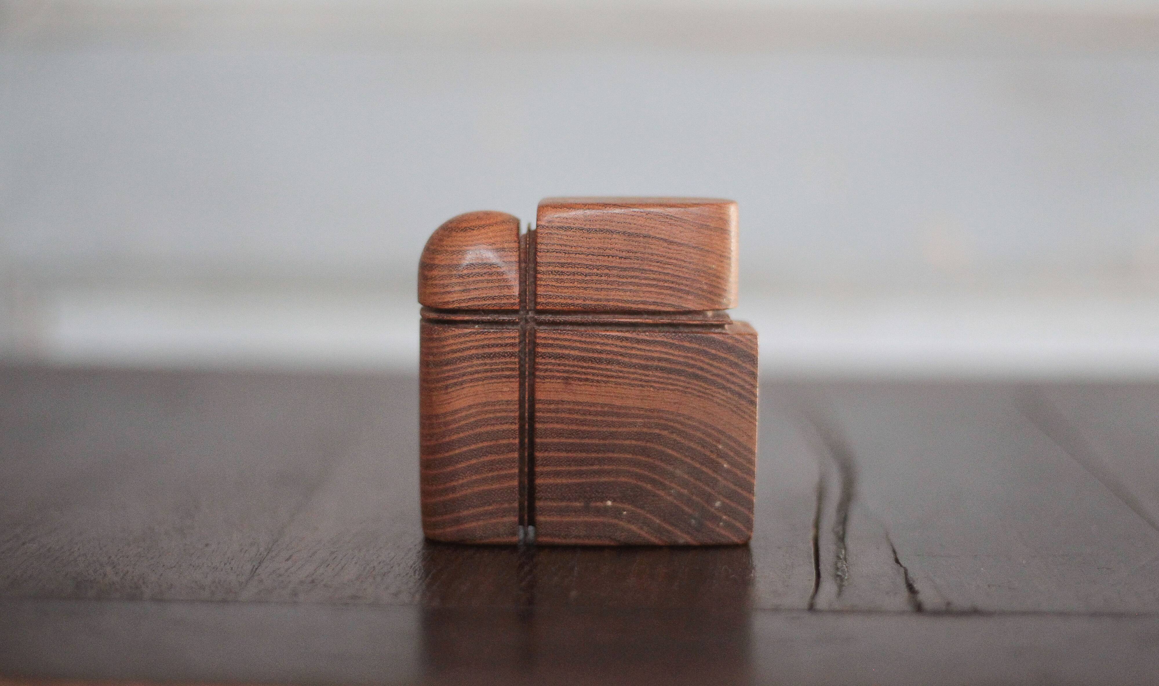 Accessoires fumeur bois signé Jacques Mauhin, nécessaire pour bureau