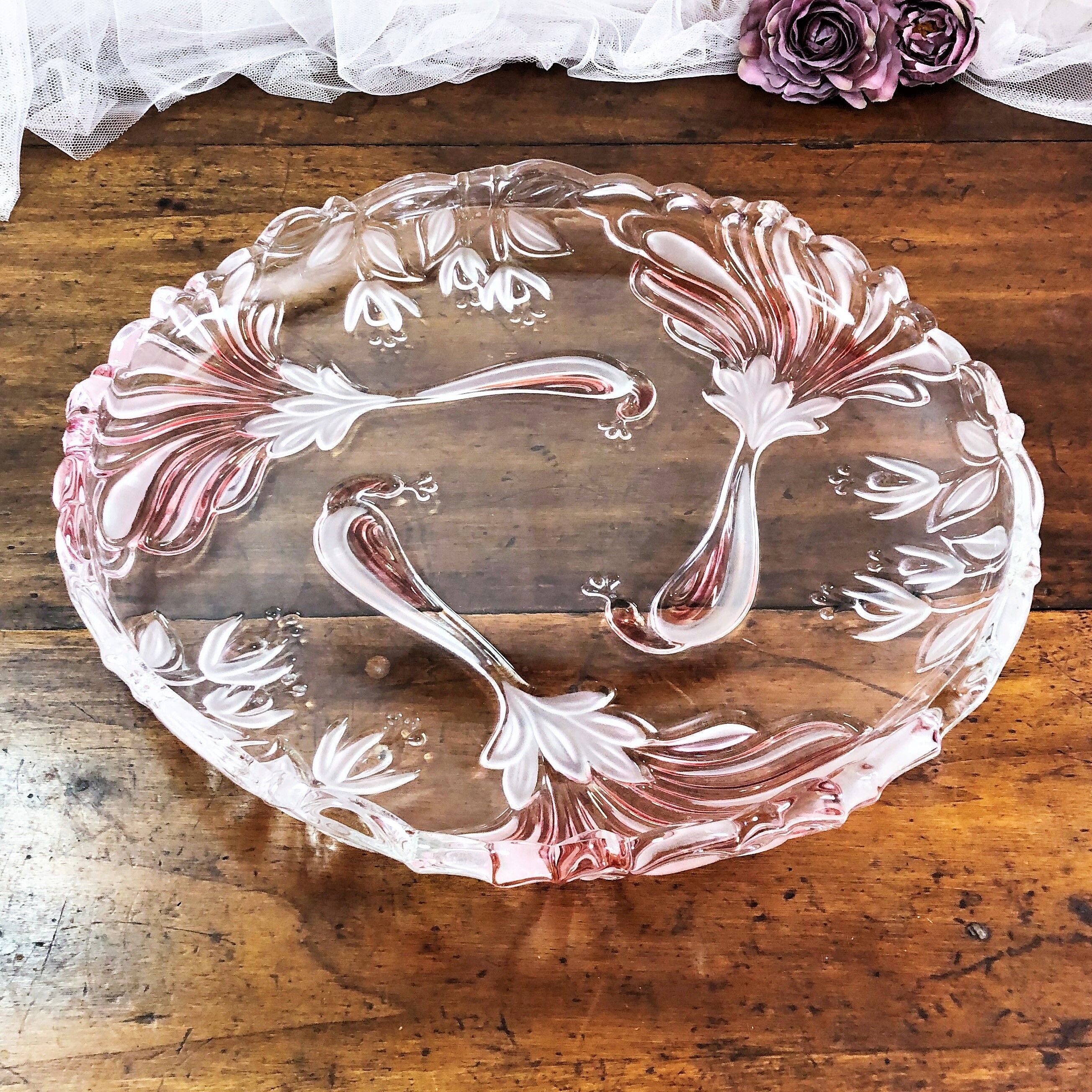 Cake dish serving pie peacock décor