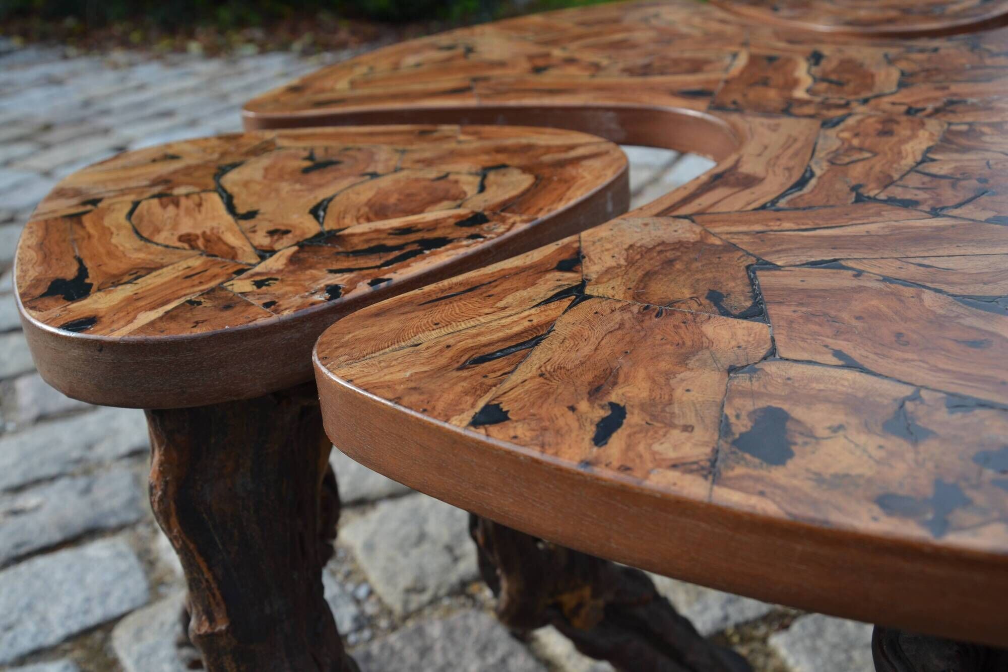 Modular coffee table in vine shoot marquetry.