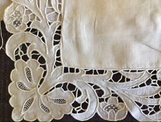 Linen adornment Richelieu OC