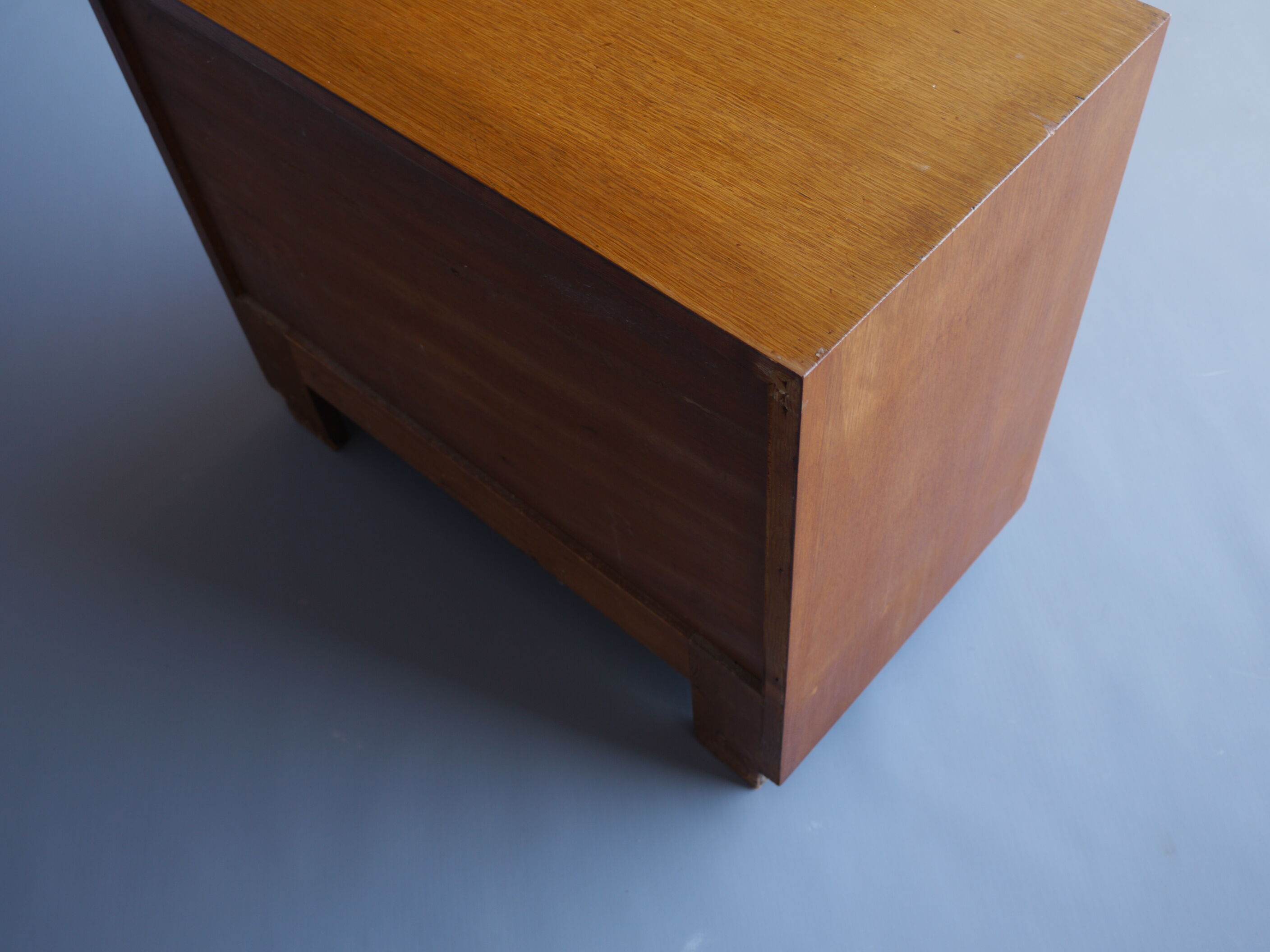Dutch Modernist oak chest of drawers. 1930s
