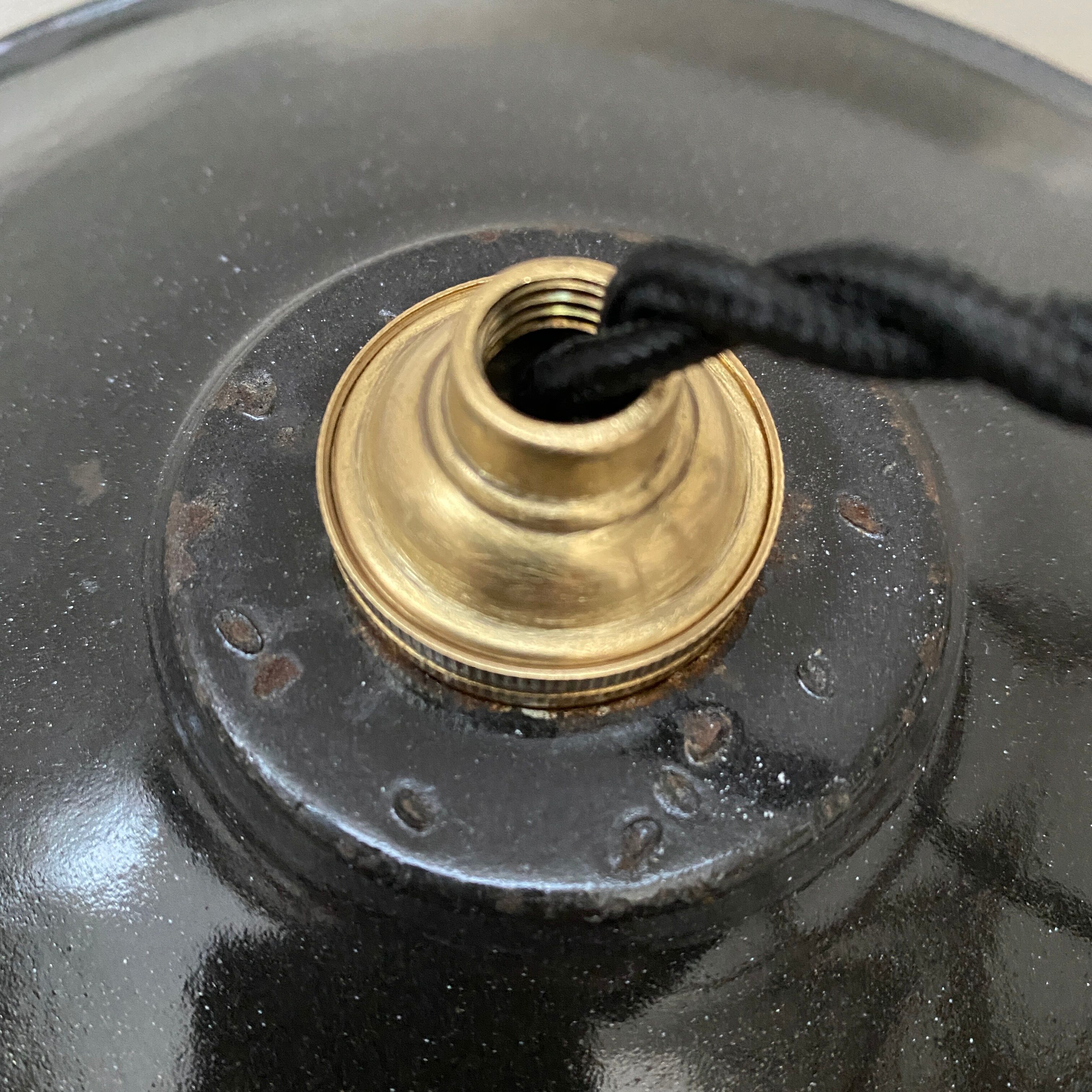 Lot 2 industrial hanging emaillee noires