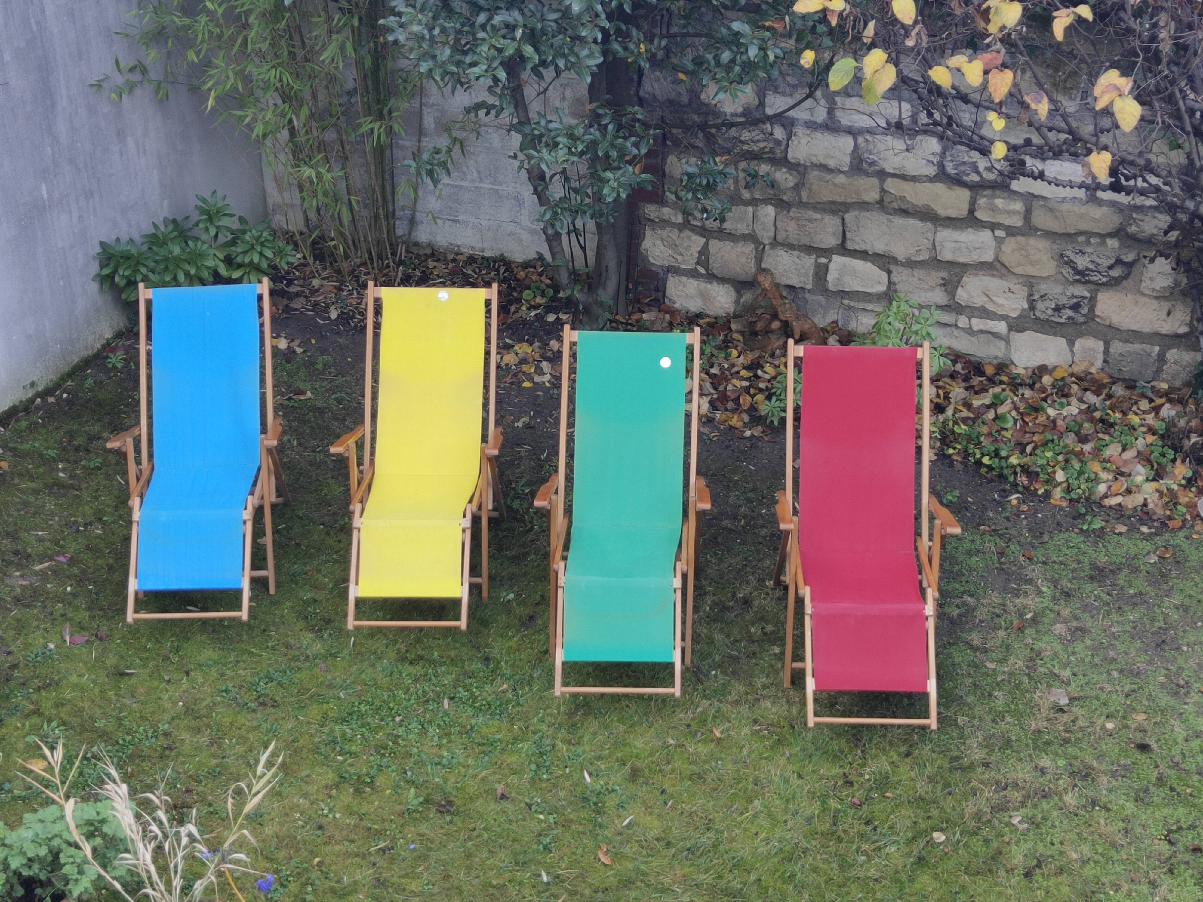 Set of four folding automatic deckchairs with Ergelax footrest never used