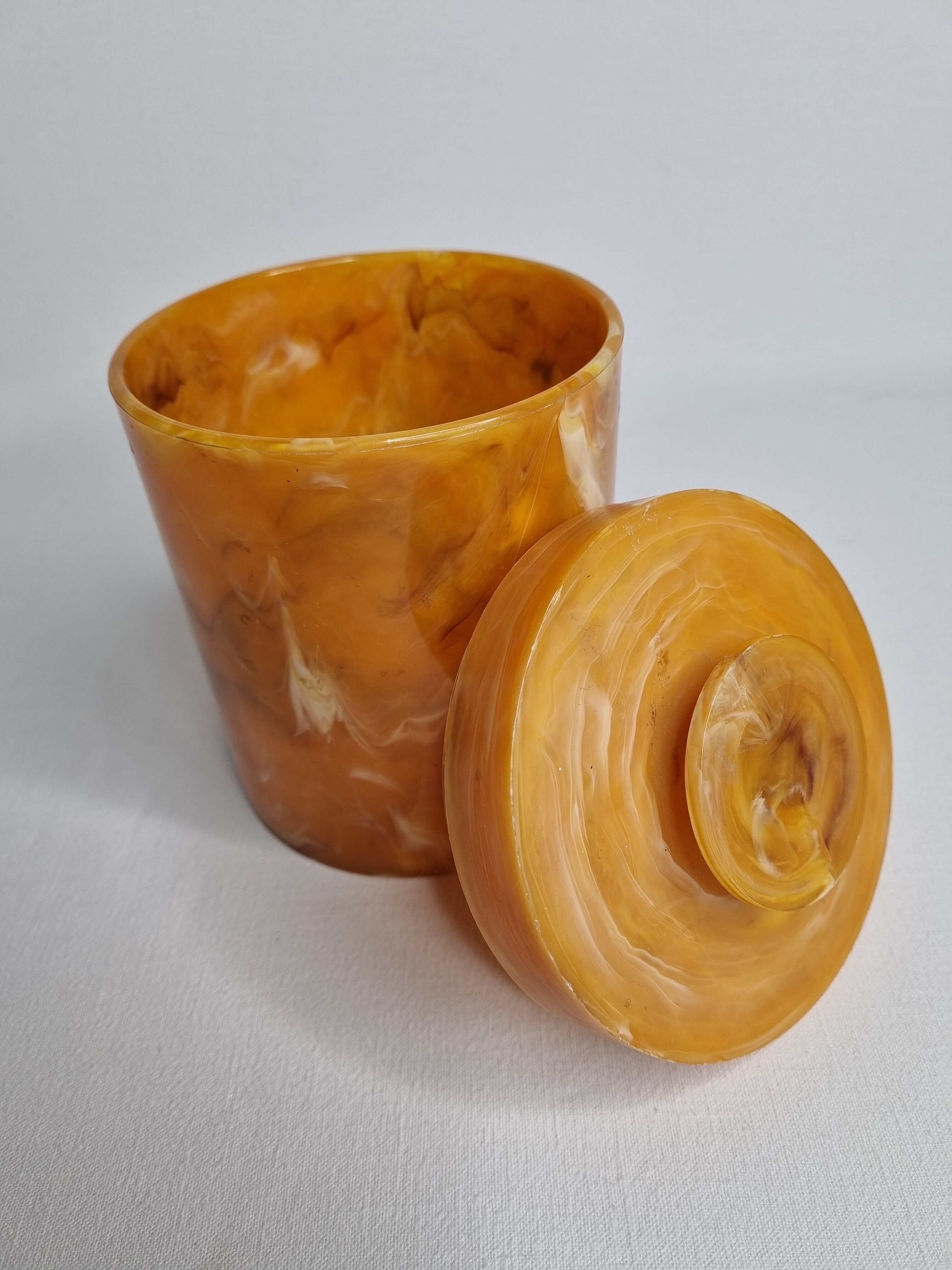 Vintage bakelite cotton box, 20 cm