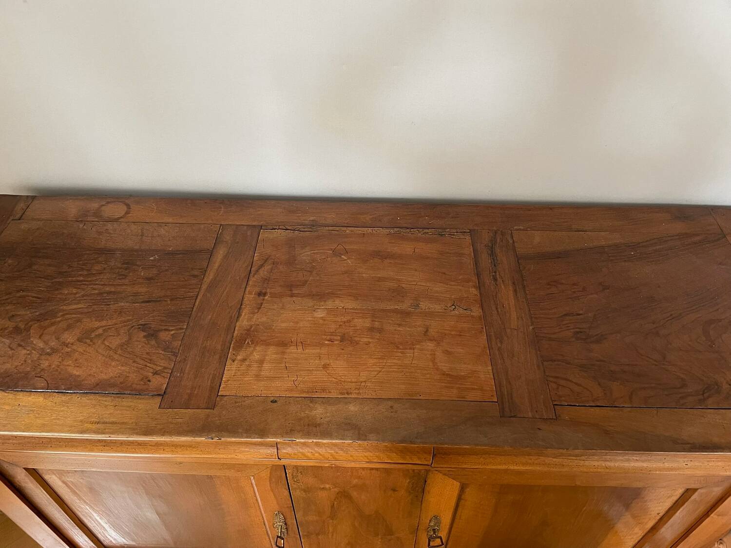 Classic style wooden sideboard