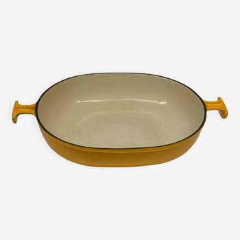 Plat cocotte en fonte émaillée par Le creuset design Enzo Mari, modèle 29 jaune.