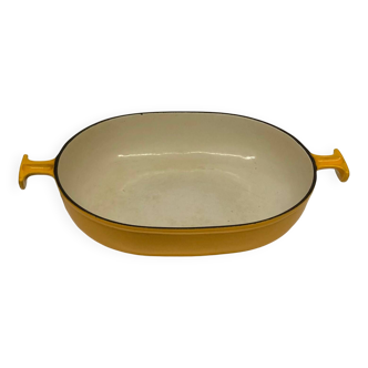 Enameled cast iron casserole dish by Le Creuset design Enzo Mari, model 29 yellow.