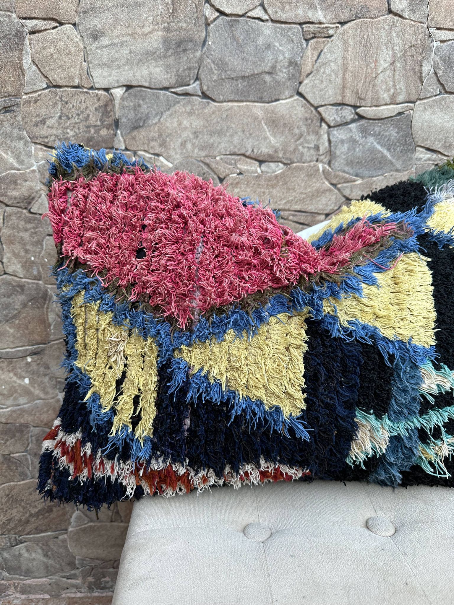 Magnifique coussin Kilim berbère vintage du Maroc