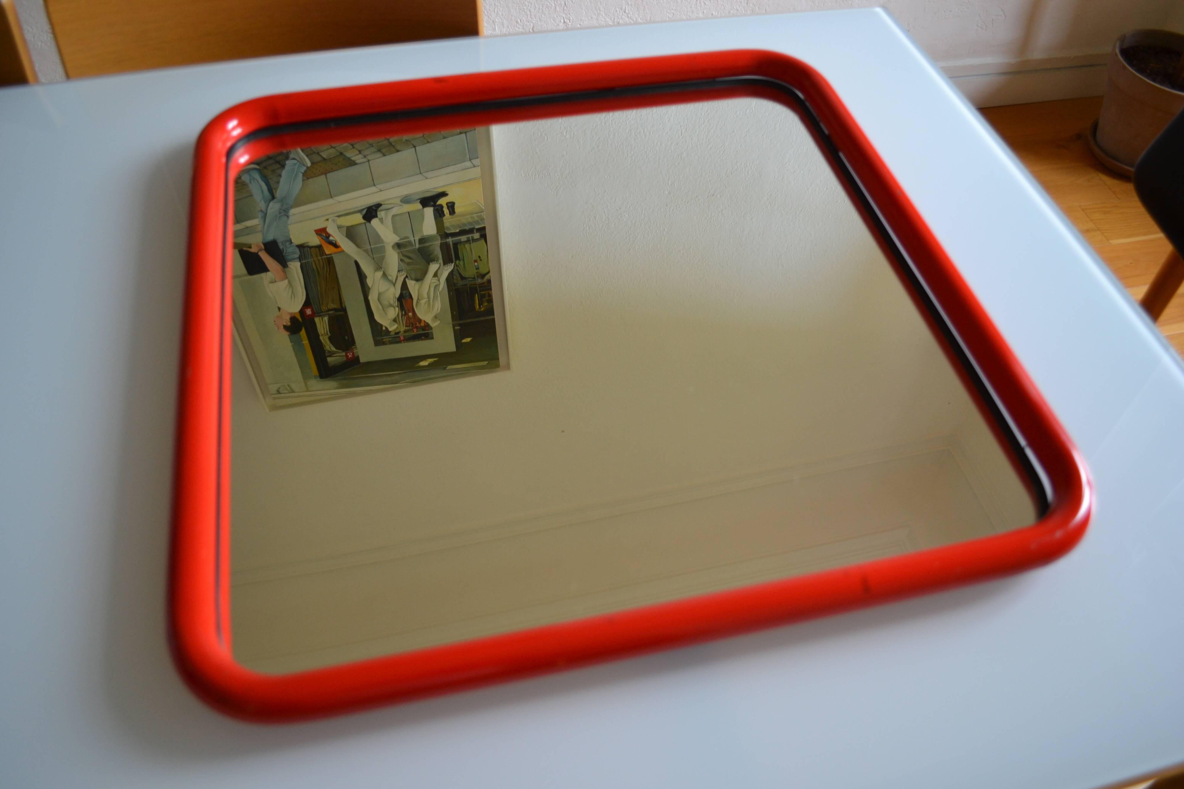 80s red post-modernist mirror dim: 60 x 60 cm