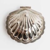 Elegant silver-tone Italian vintage 1960s shell-shaped sugar bowl with spoon