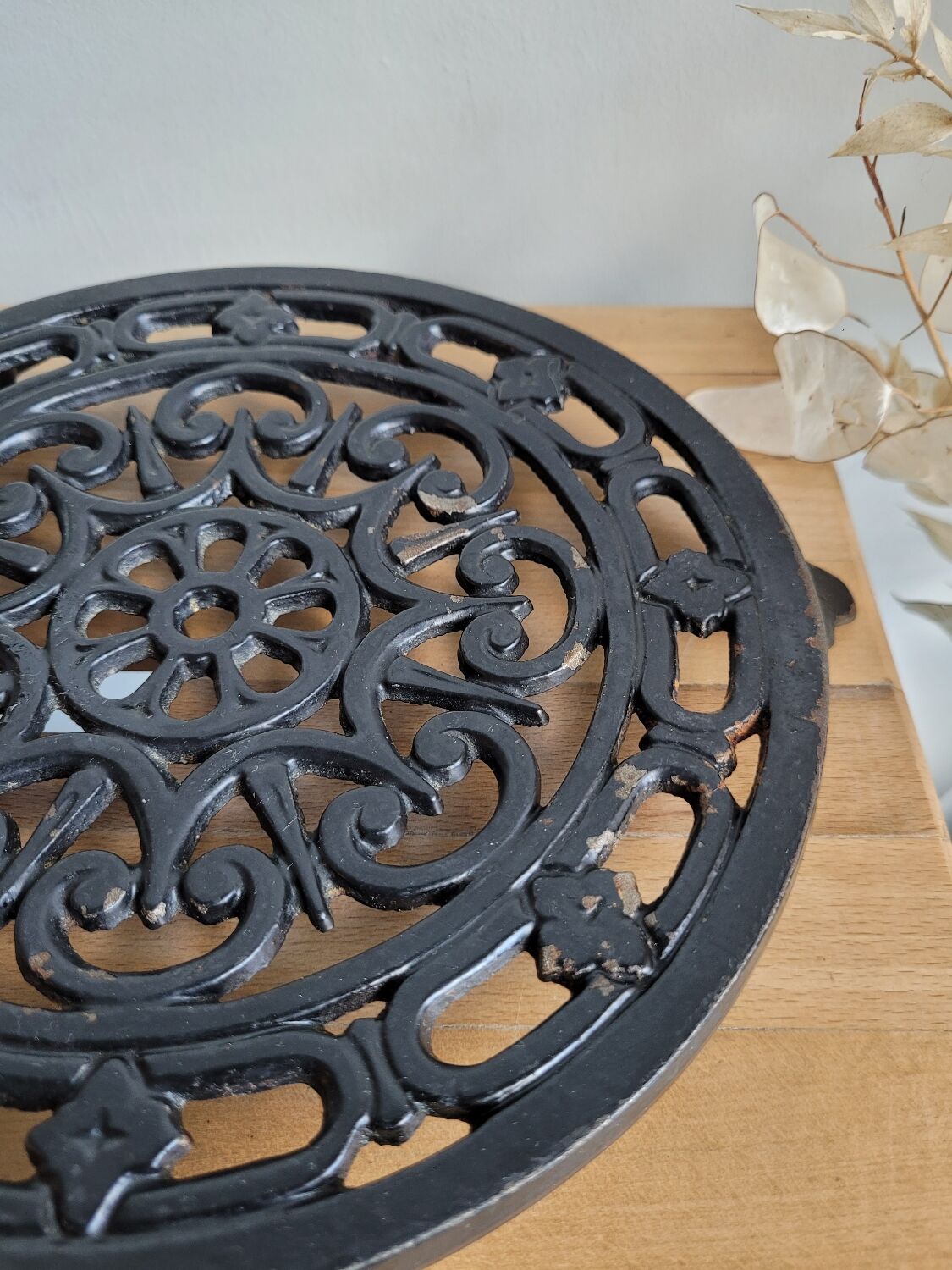 Decotec black glazed cast iron trifle