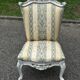 Chauffeuse de style Louis XV avec repose-pieds assorti – XXe siècle
