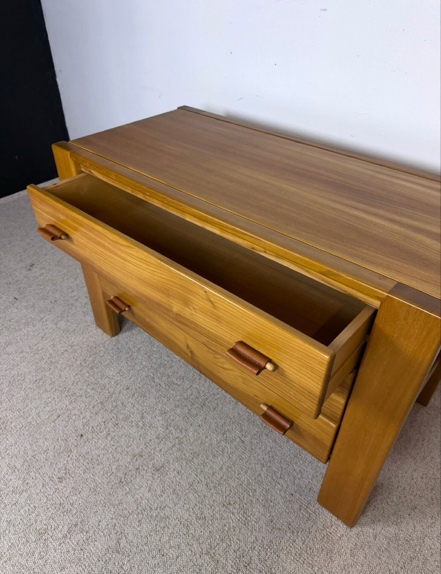 Elm chest of drawers - Regain house -