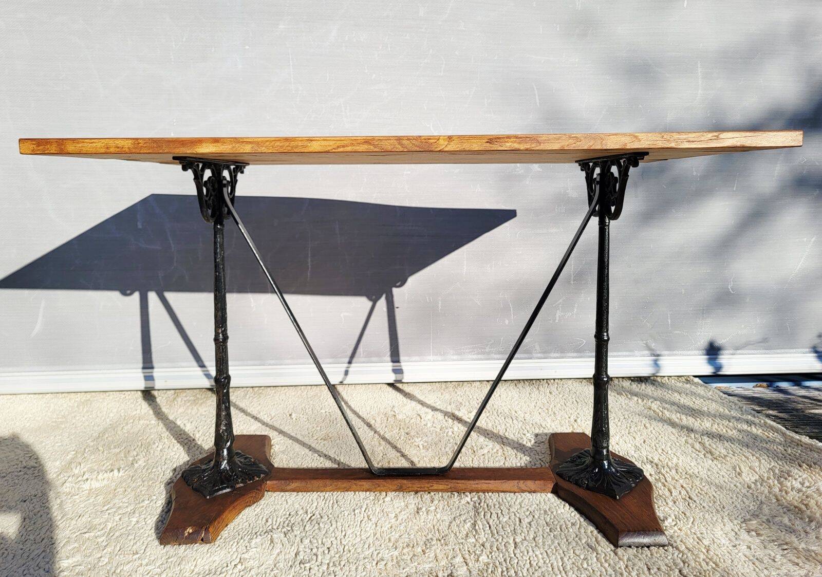 Table bistrot de Paris 1900 à colonnes Art Nouveau fonte
