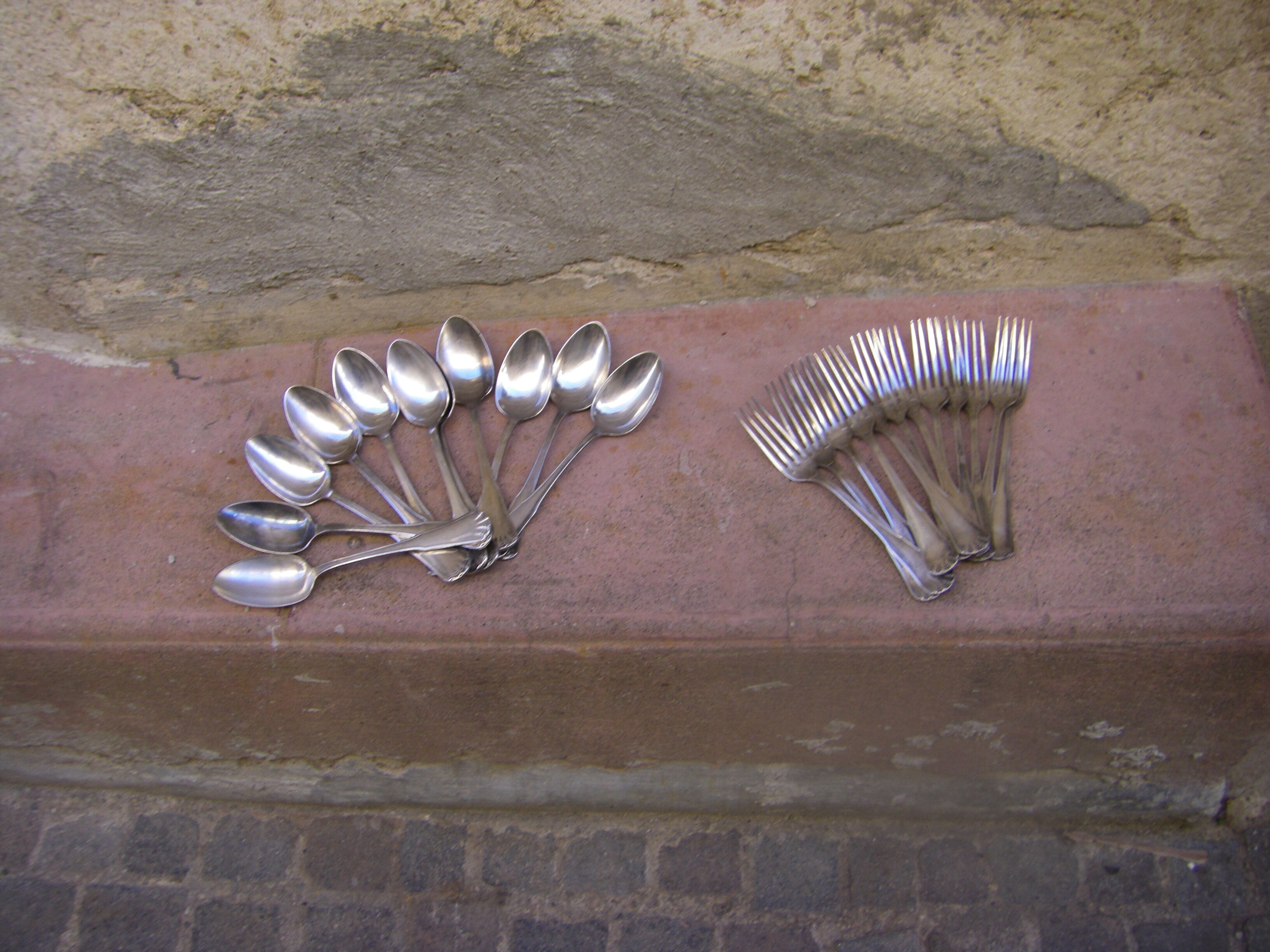 Série de douze fourchettes et douze cuillères Ercuis