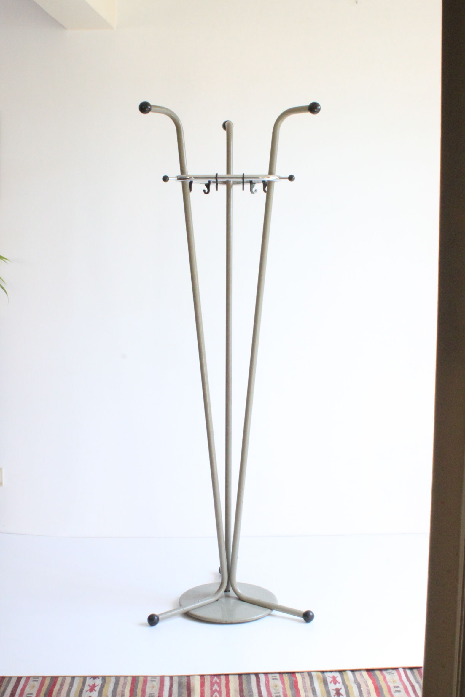 Porte-manteau de l’âge atomique Par Tubax, Belgique Années 1950