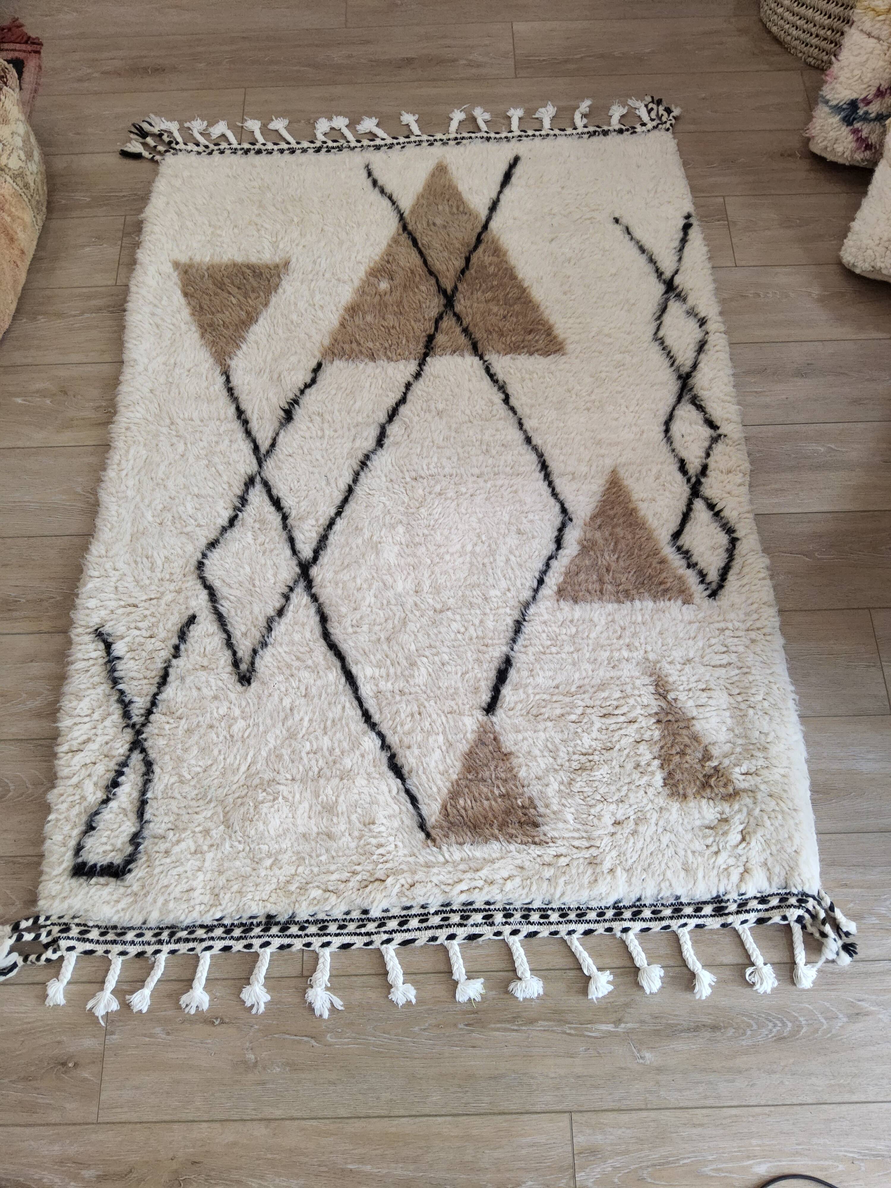 Berber carpet beni ouarain