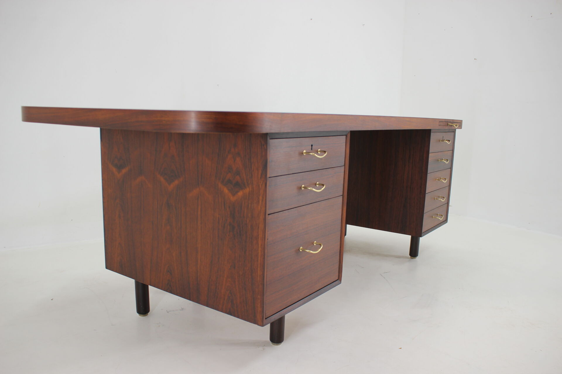 1960s Large exclusive free standing palisander desk