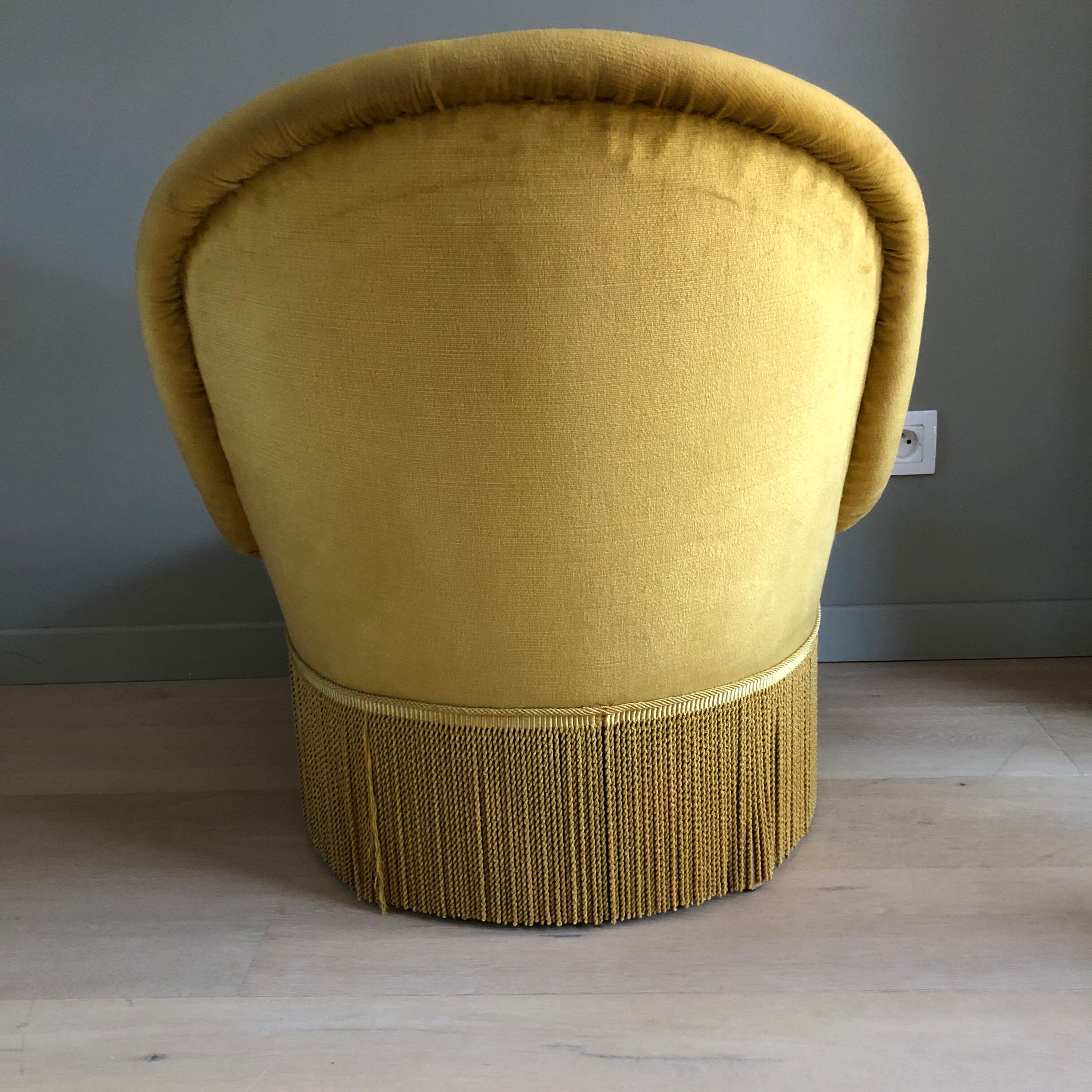 Fauteuil crapaud à franges vintage