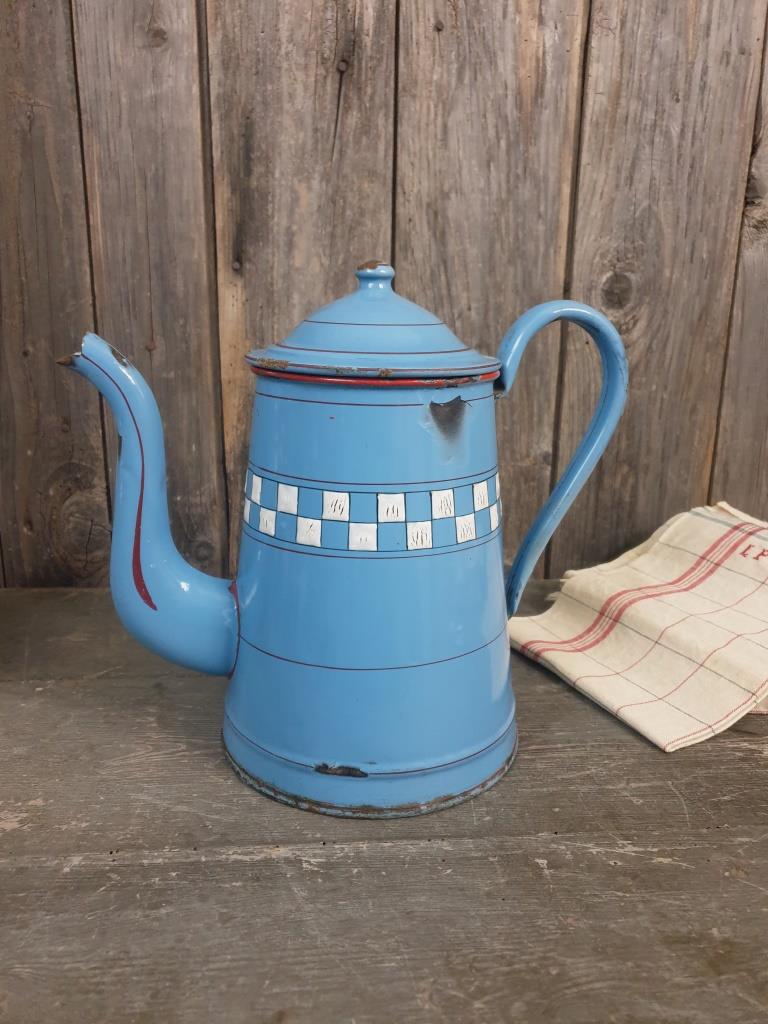 Antique enamelled coffee maker - Kitchen decoration