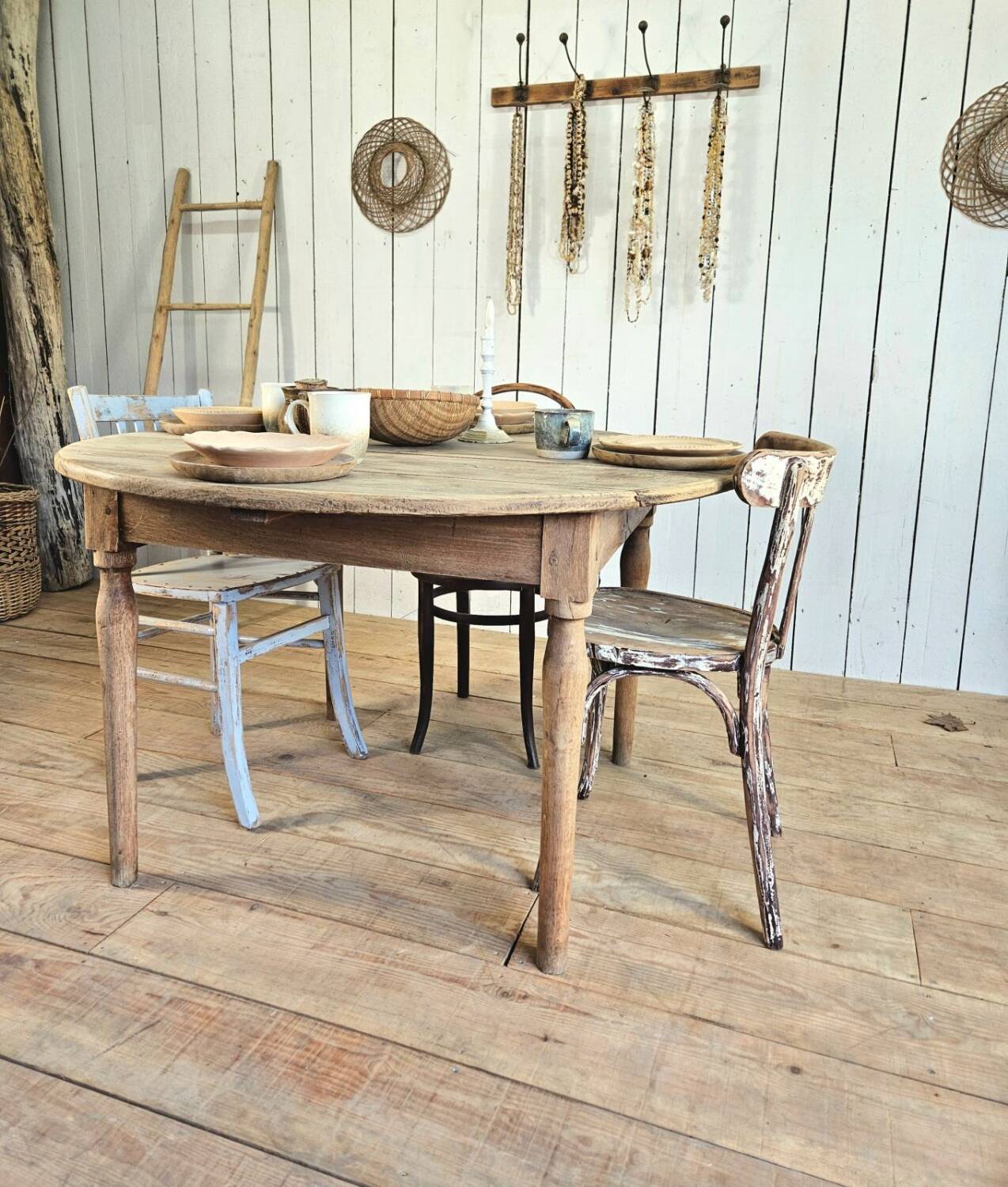 Round farmhouse table