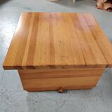 Table basse brutaliste en pin massif années 80