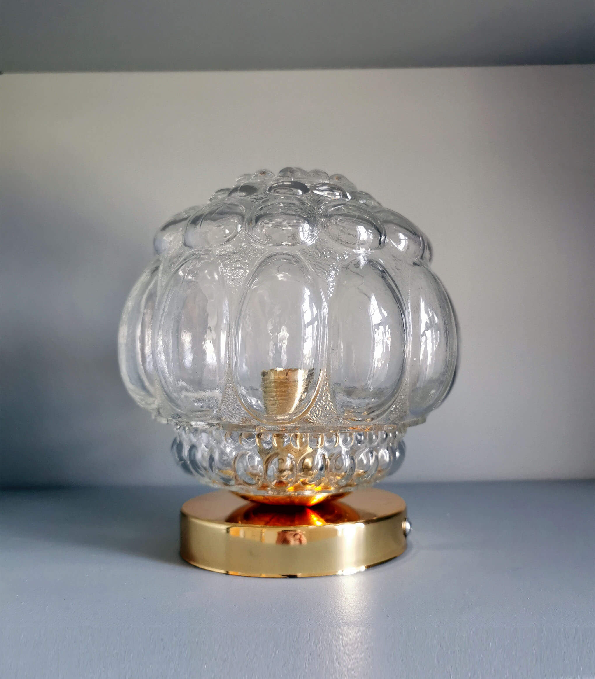 Globe wall lamp
