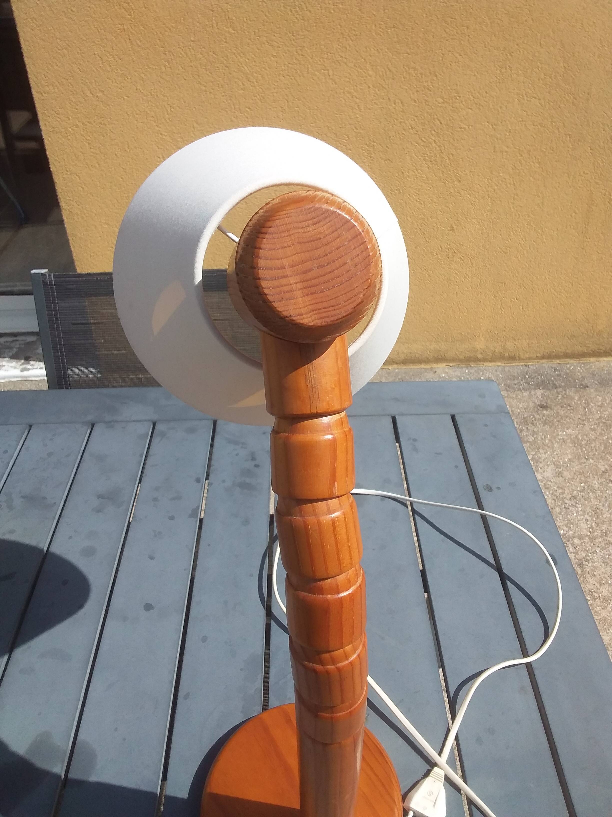 Vintage Scandinavian pine articulated lamp from the 60s and 70s.